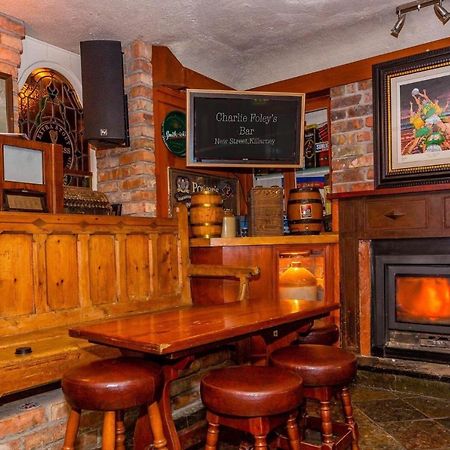 Bed and Breakfast Charlie Foleys Килларни Экстерьер фото